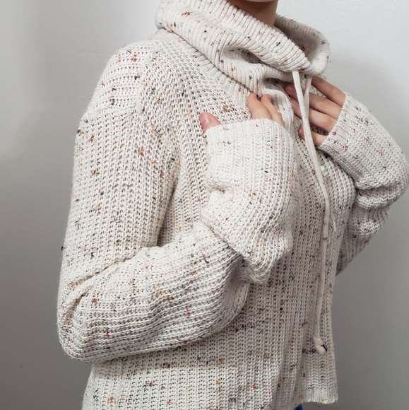 Loose Knit Turtleneck - Picture 3 of 3